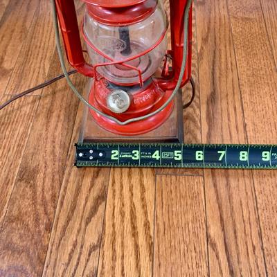 LOT 38 L: Vintage Ranch Craft Dietz Railroad Lantern Desk Lamp w/ Original Shade