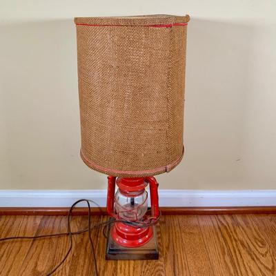 LOT 38 L: Vintage Ranch Craft Dietz Railroad Lantern Desk Lamp w/ Original Shade