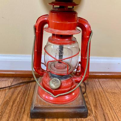 LOT 38 L: Vintage Ranch Craft Dietz Railroad Lantern Desk Lamp w/ Original Shade