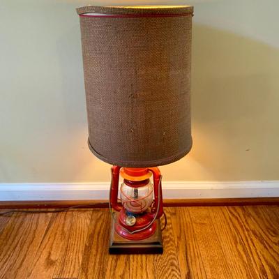LOT 38 L: Vintage Ranch Craft Dietz Railroad Lantern Desk Lamp w/ Original Shade