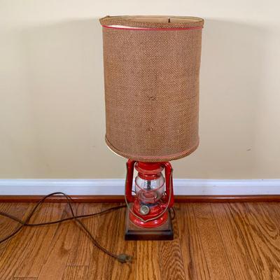 LOT 38 L: Vintage Ranch Craft Dietz Railroad Lantern Desk Lamp w/ Original Shade