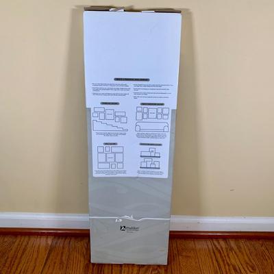 LOT 39 D: Country Style Home Wall Decor & NIP Picture Holder & Frames