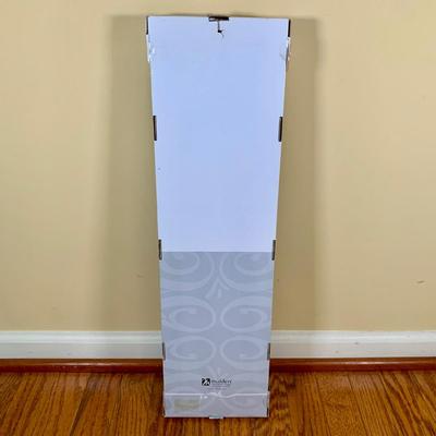 LOT 39 D: Country Style Home Wall Decor & NIP Picture Holder & Frames