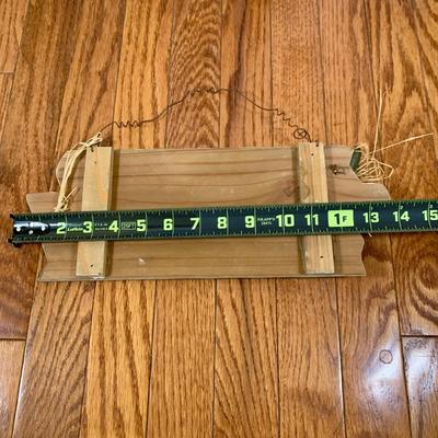 LOT 39 D: Country Style Home Wall Decor & NIP Picture Holder & Frames