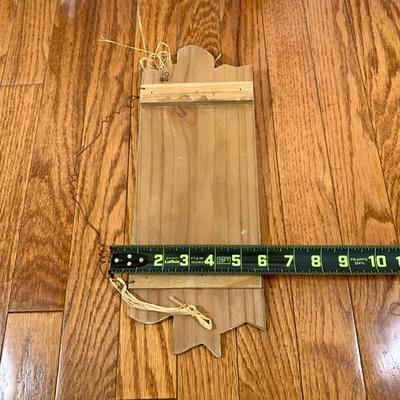 LOT 39 D: Country Style Home Wall Decor & NIP Picture Holder & Frames