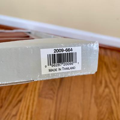 LOT 39 D: Country Style Home Wall Decor & NIP Picture Holder & Frames