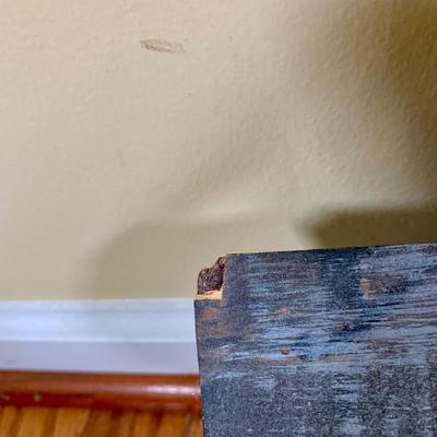 LOT 39 D: Country Style Home Wall Decor & NIP Picture Holder & Frames