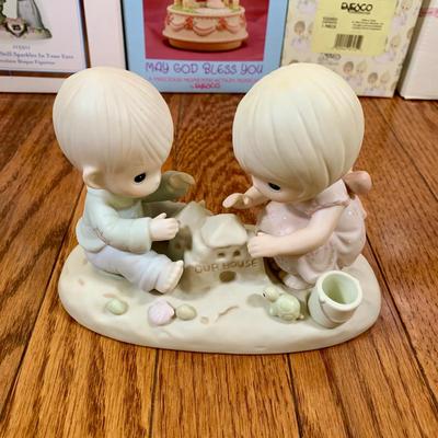 LOT 40 D: Precious Moments Collection