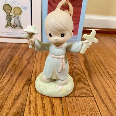 LOT 40 D: Precious Moments Collection