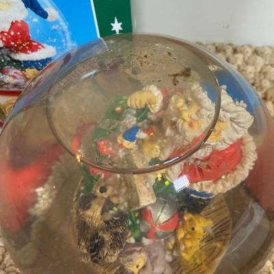 LOT 43B: Musical Christmas Collection - Thomas Kinkade Clock, Musical Water Globes & More