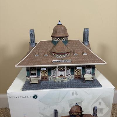 LOT 44B: 1999 Department 56 Seasons Bay Springlake Station w/ Box