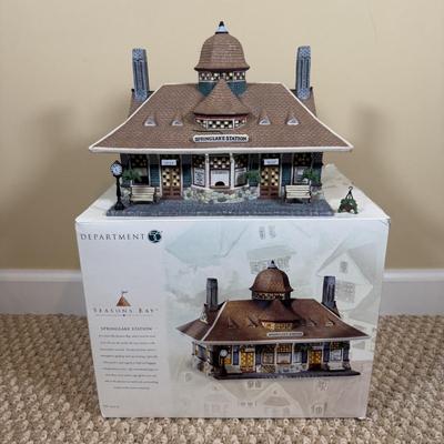 LOT 44B: 1999 Department 56 Seasons Bay Springlake Station w/ Box