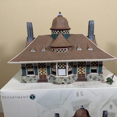 LOT 44B: 1999 Department 56 Seasons Bay Springlake Station w/ Box