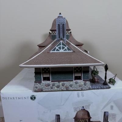 LOT 44B: 1999 Department 56 Seasons Bay Springlake Station w/ Box