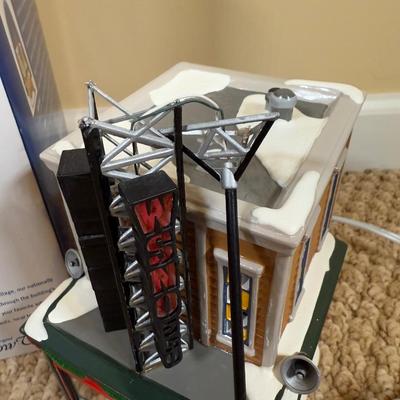 LOT 48B: Department 56 Original Snow Village WSNO Radio w/ Box