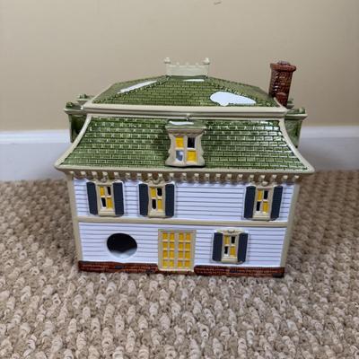 LOT 52B: Dept 56 Original Snow Village - Birch Run Ski Chalet & Maple Ridge Inn