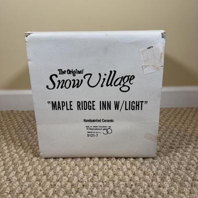 LOT 52B: Dept 56 Original Snow Village - Birch Run Ski Chalet & Maple Ridge Inn