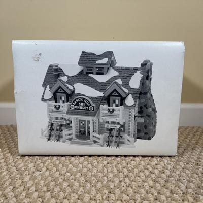 LOT 52B: Dept 56 Original Snow Village - Birch Run Ski Chalet & Maple Ridge Inn