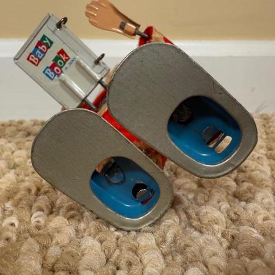 LOT 54B: Vintage 1960s Japan Tin Litho Wind Up Santa w/ Book