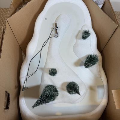 LOT 58B: Dept 56 - Village Animated Skating Pond & Ski Slope