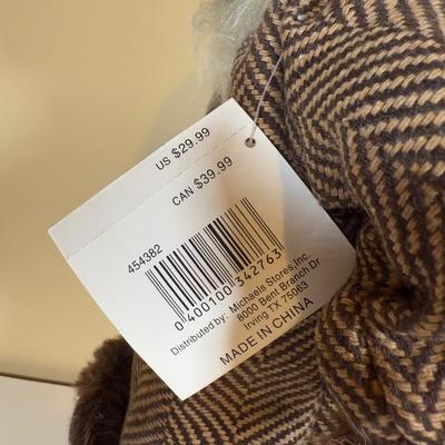 LOT 64B: Mrs Claus in Rocking Chair, White Santa, Woodland Santa & Chimney Sculpture