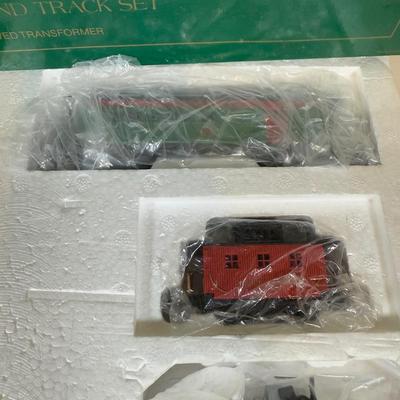 LOT 67B: Dept 56 Heritage Village Collection Village Express & Accessories