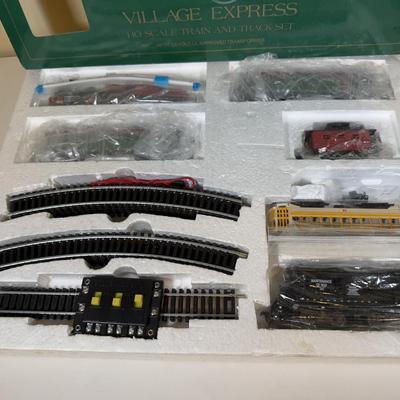 LOT 67B: Dept 56 Heritage Village Collection Village Express & Accessories