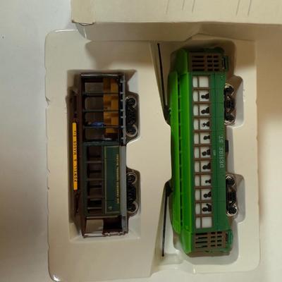 LOT 68B: Vintage HO Scale Model Train Cars