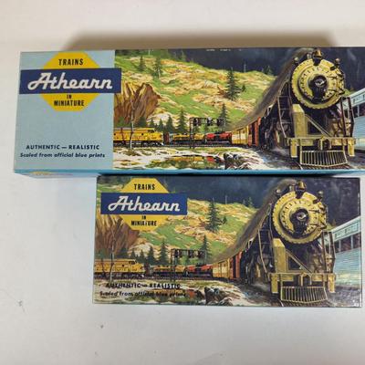 LOT 68B: Vintage HO Scale Model Train Cars