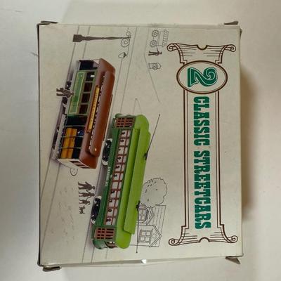 LOT 68B: Vintage HO Scale Model Train Cars