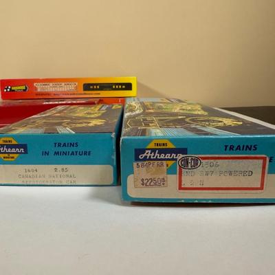 LOT 68B: Vintage HO Scale Model Train Cars