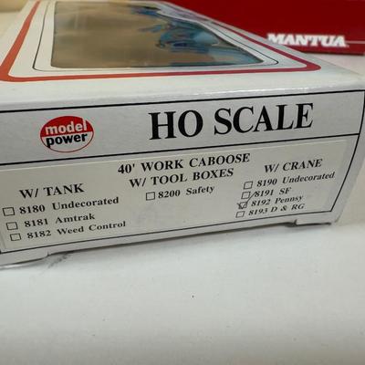 LOT 68B: Vintage HO Scale Model Train Cars
