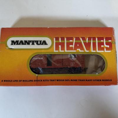 LOT 68B: Vintage HO Scale Model Train Cars