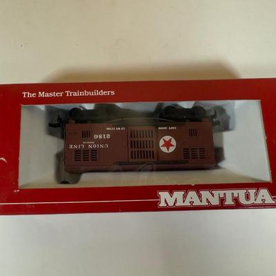 LOT 68B: Vintage HO Scale Model Train Cars