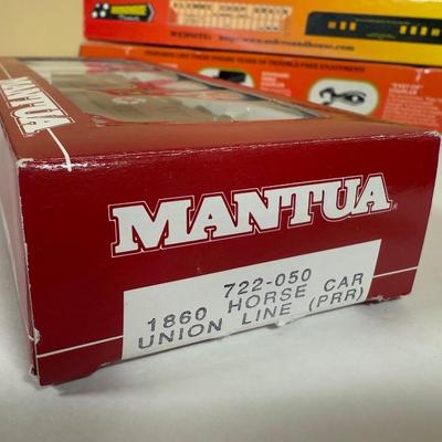 LOT 68B: Vintage HO Scale Model Train Cars