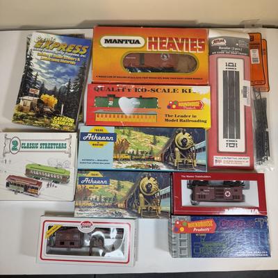 LOT 68B: Vintage HO Scale Model Train Cars