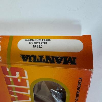 LOT 68B: Vintage HO Scale Model Train Cars