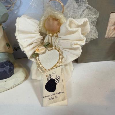 LOT 69B: Angel Holiday Decor Collection