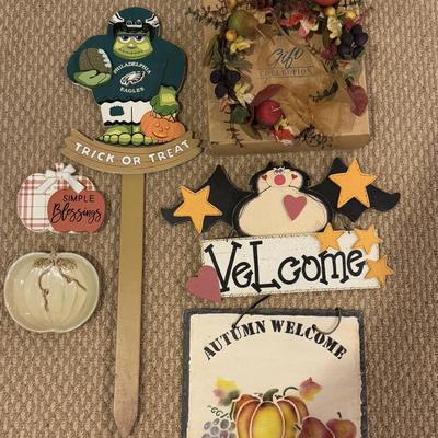 LOT 73B: Autumn Halloween Home Decor Collection - Jim Shore Bountiful Angel w/ Box, 1988 Scioto Mold Grumpy Jack O Lantern & More