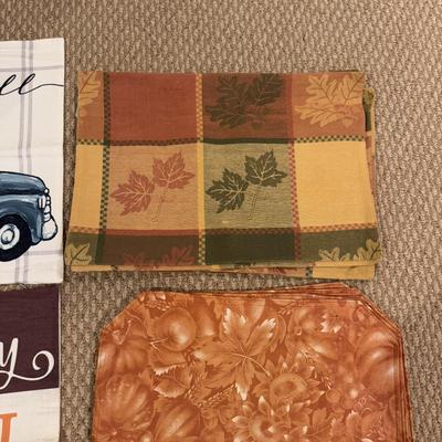 LOT 73B: Autumn Halloween Home Decor Collection - Jim Shore Bountiful Angel w/ Box, 1988 Scioto Mold Grumpy Jack O Lantern & More