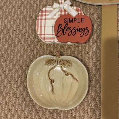 LOT 73B: Autumn Halloween Home Decor Collection - Jim Shore Bountiful Angel w/ Box, 1988 Scioto Mold Grumpy Jack O Lantern & More