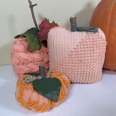 LOT 73B: Autumn Halloween Home Decor Collection - Jim Shore Bountiful Angel w/ Box, 1988 Scioto Mold Grumpy Jack O Lantern & More