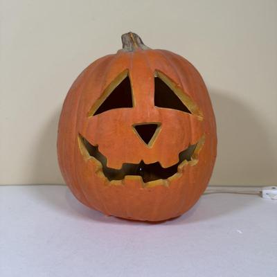 LOT 73B: Autumn Halloween Home Decor Collection - Jim Shore Bountiful Angel w/ Box, 1988 Scioto Mold Grumpy Jack O Lantern & More