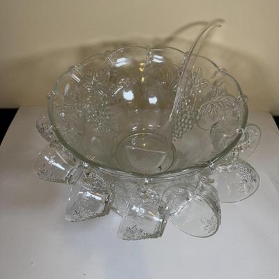 LOT 77B: Vintage Anchor Hocking 27-Piece Punch Set w/ Box