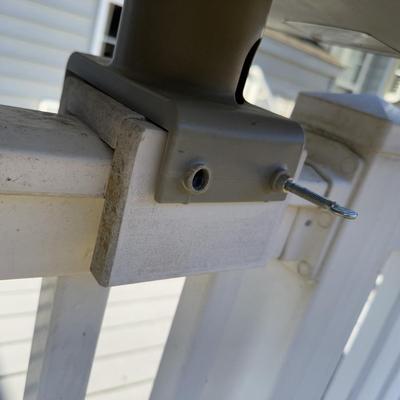 LOT 123Y: 18” Deck Mounted Bird Bath