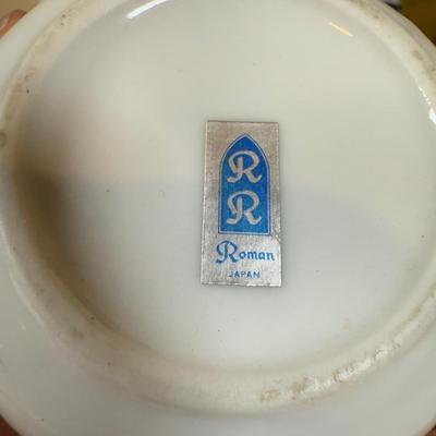 LOT 164B: Cat Themed Home Decor Collection