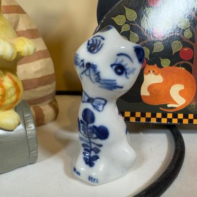 LOT 164B: Cat Themed Home Decor Collection