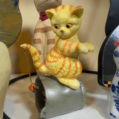 LOT 164B: Cat Themed Home Decor Collection