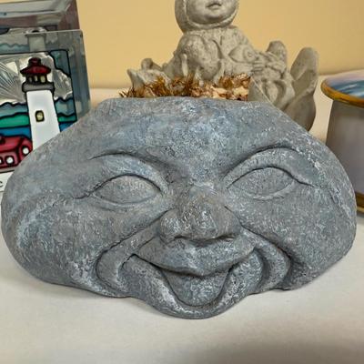 LOT 165B: Lefton Sandy Hook Lighthouse, Shaped Driftwood, Swirl Glitter Bird Sculpture, Carruth Frog Baby Sculpture & More