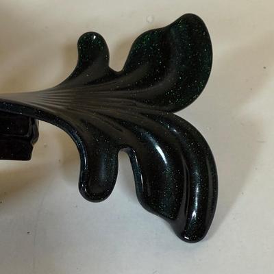 LOT 165B: Lefton Sandy Hook Lighthouse, Shaped Driftwood, Swirl Glitter Bird Sculpture, Carruth Frog Baby Sculpture & More